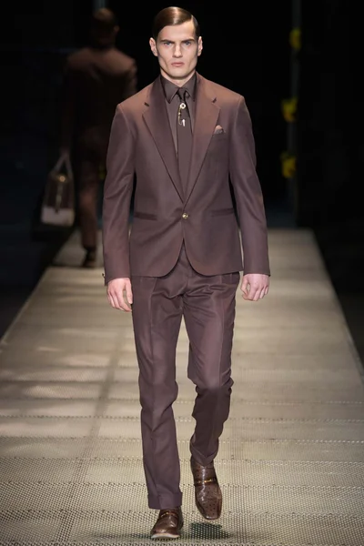Look 3